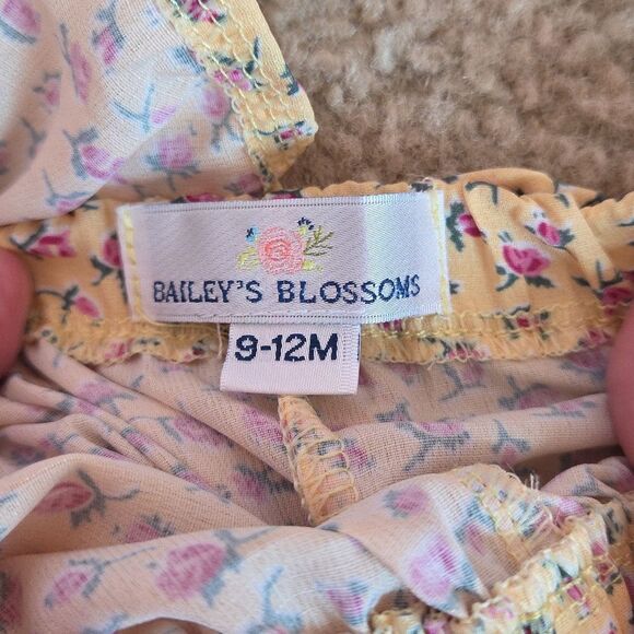 Bailey’s Blossoms Set Of 2 Rompers Size 9-12 Months - Picture 8 of 11